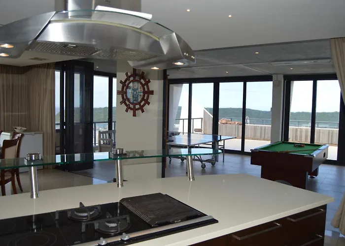 Accommodation Front - Grand Penthouse With Panoramic Views