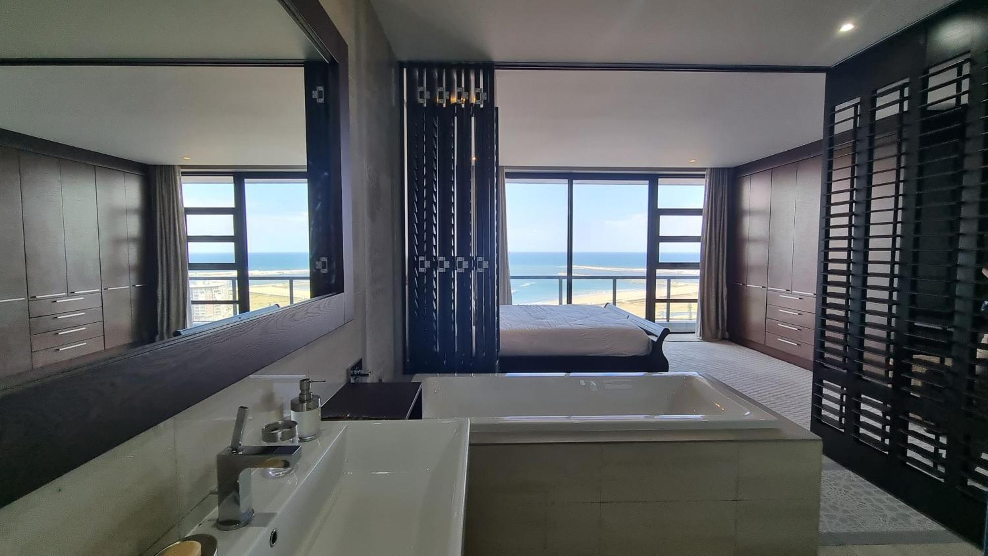 Front - Grand Penthouse With Panoramic Views